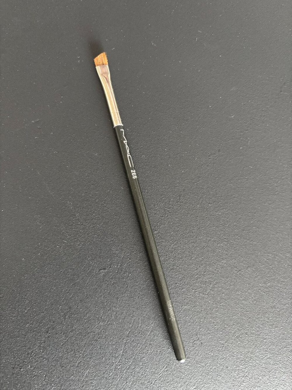 MAC Cosmetics 266 Small Angle Brush (France)